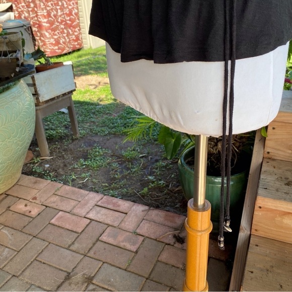 6 for$20♥️ Super cute black blouse with drawstring waist and Shell/bead details - Picture 4 of 10